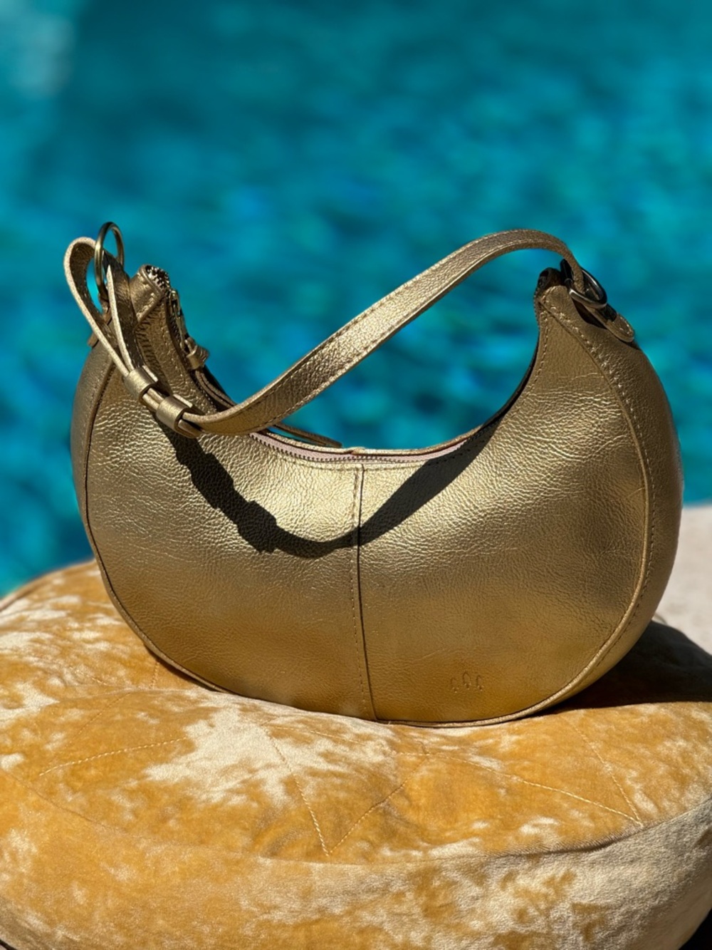 Classic Nora in metallic gold - Picture 10 of 10
